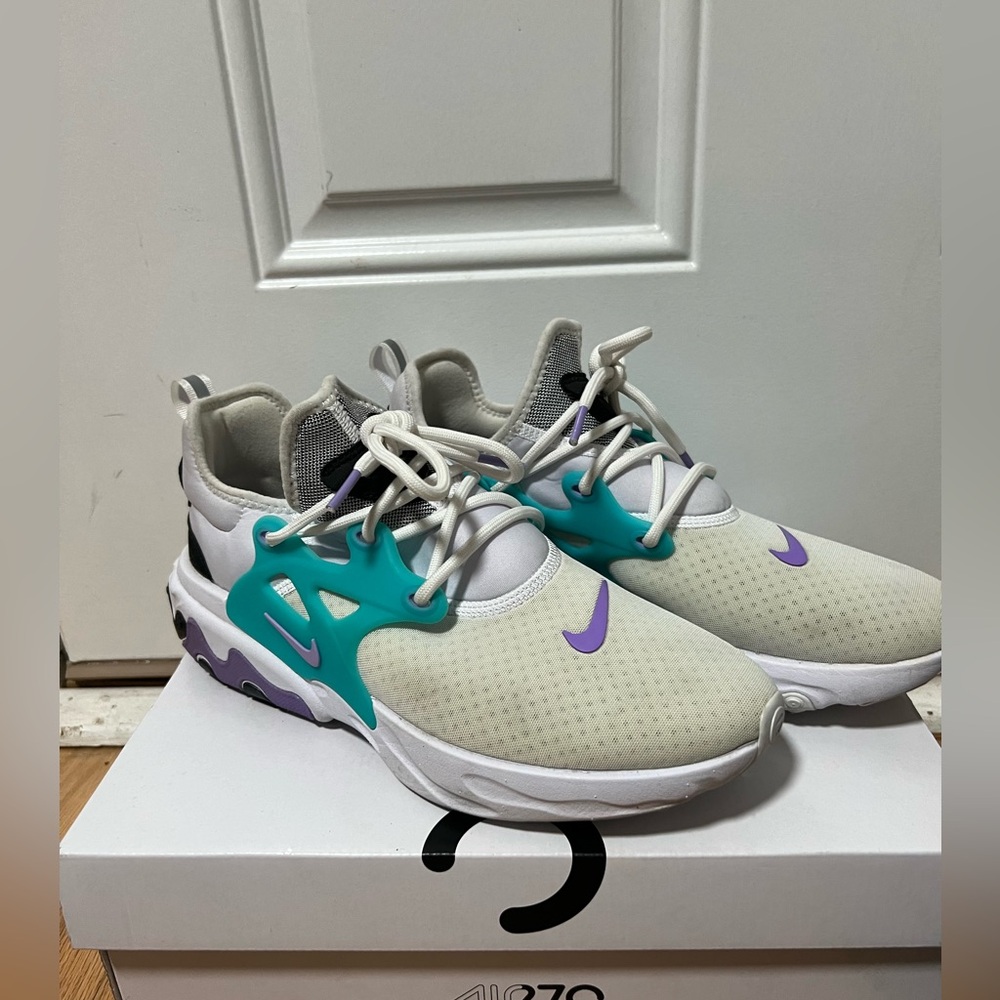 Mens Nike Sneakers size 9